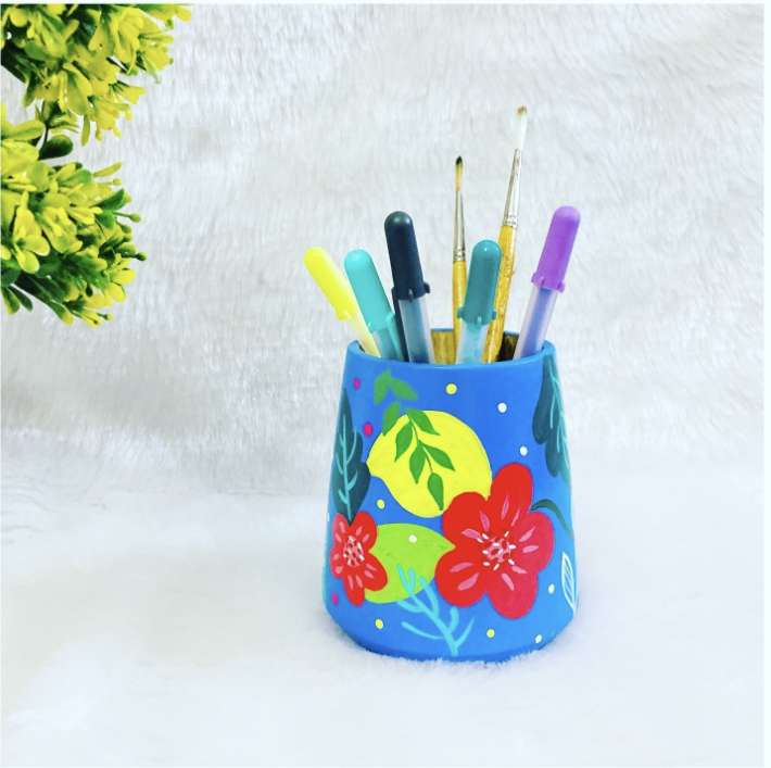 Tropical pen stand