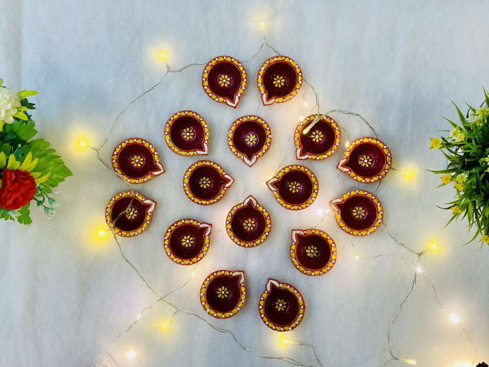 Diwali hand painted diyas