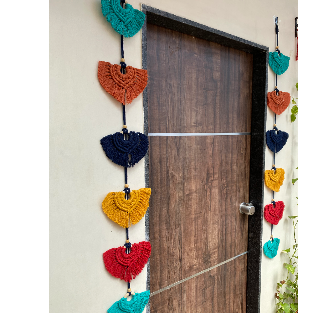Vertical Garland Knotmuch