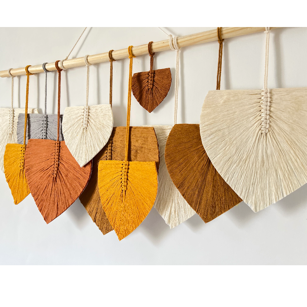 Feather Wall Hanging (11 Feathers/Option1) Knotmuch