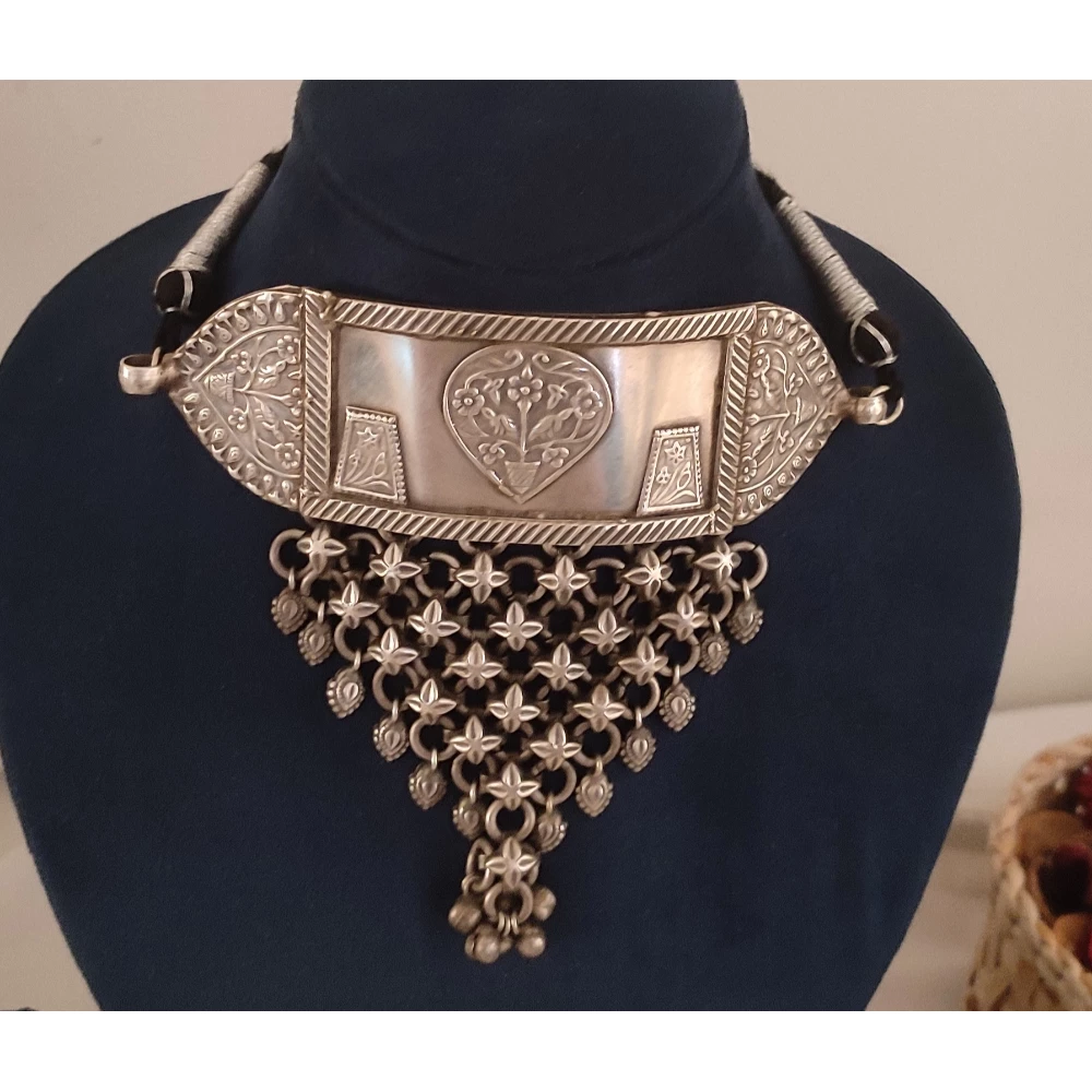 Vintage Armour Style choker Kreative Curio