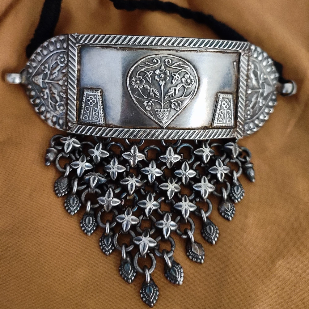 Vintage Armour Style Choker Kreative Curio
